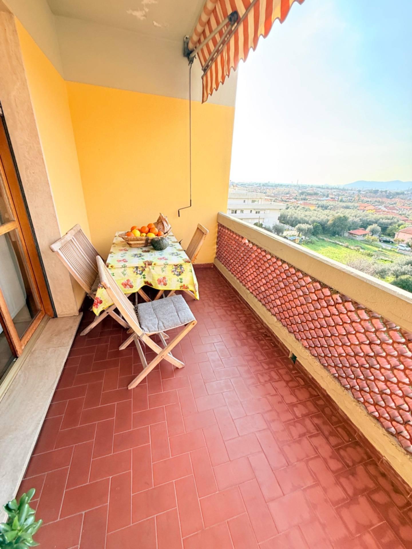 Quadrilocale vista mare a Massa