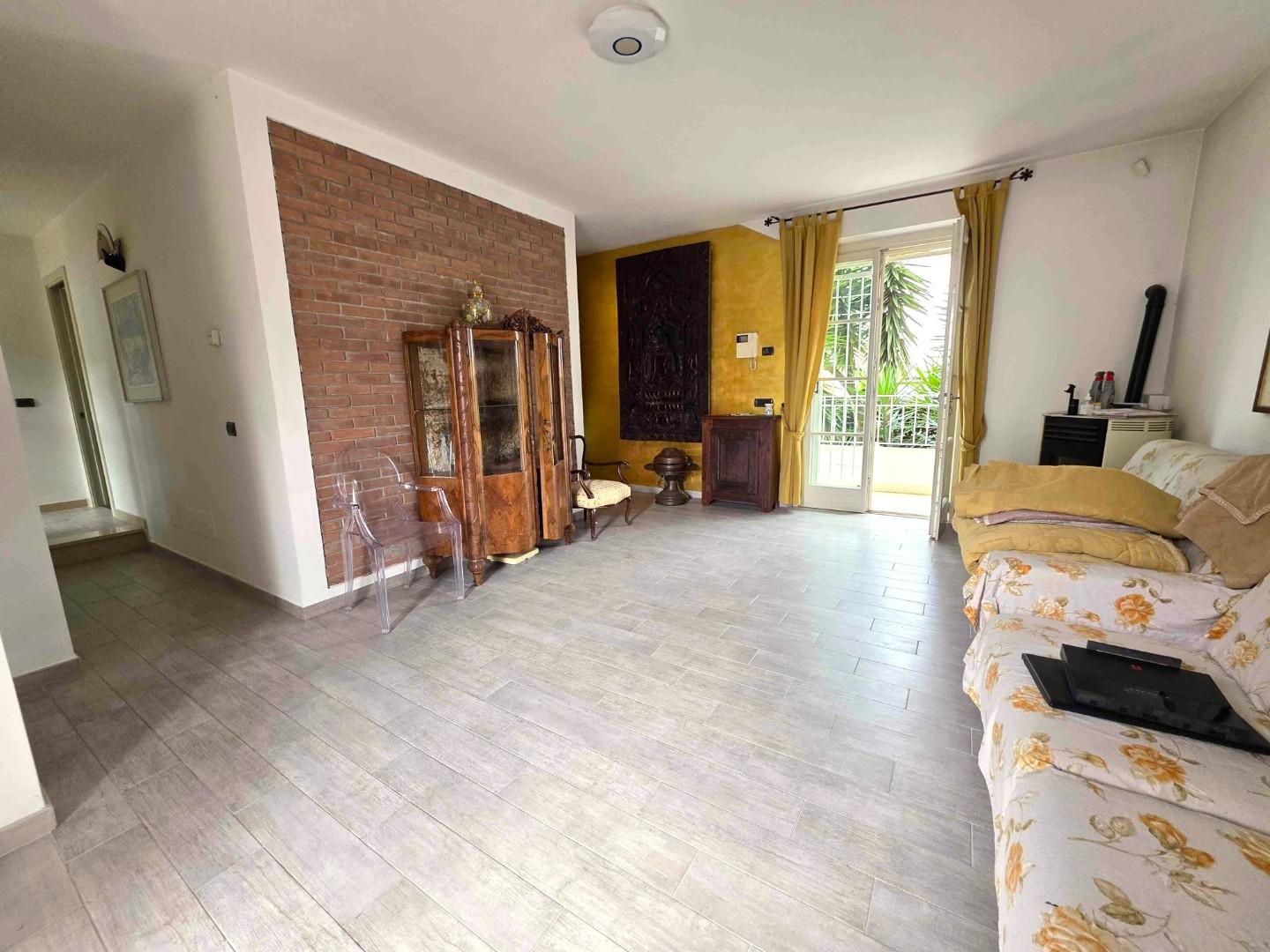 Villa Bifamiliare con terrazzi, Montignoso cinquale