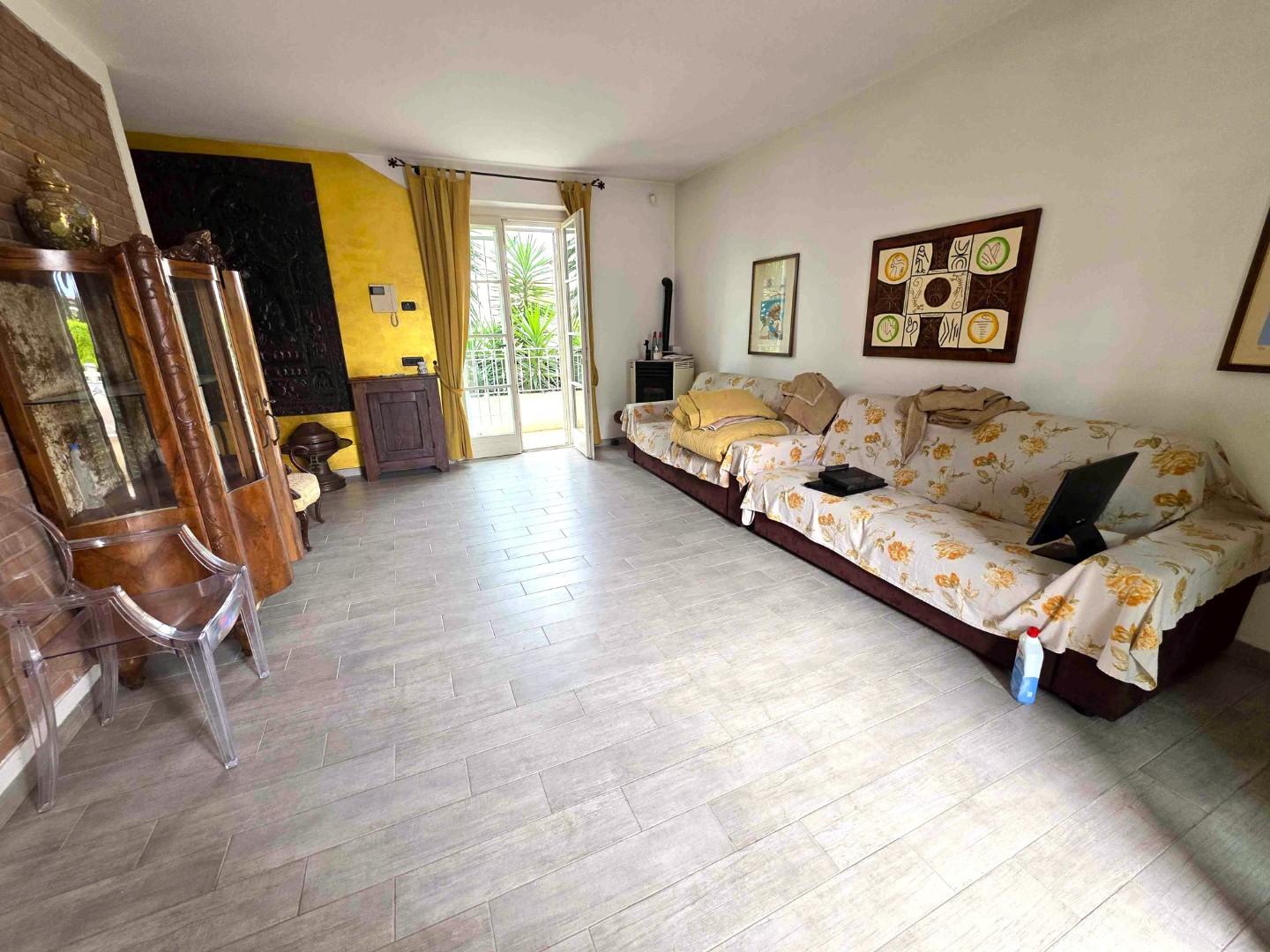 Villa Bifamiliare con terrazzi, Montignoso cinquale