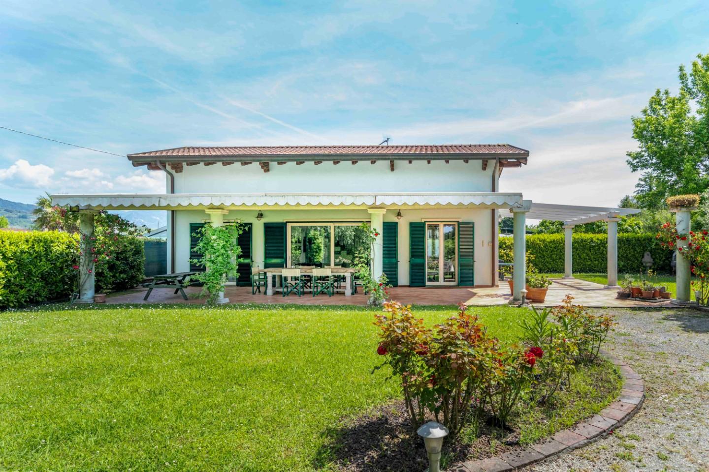 Casa indipendente con giardino, Massa poveromo