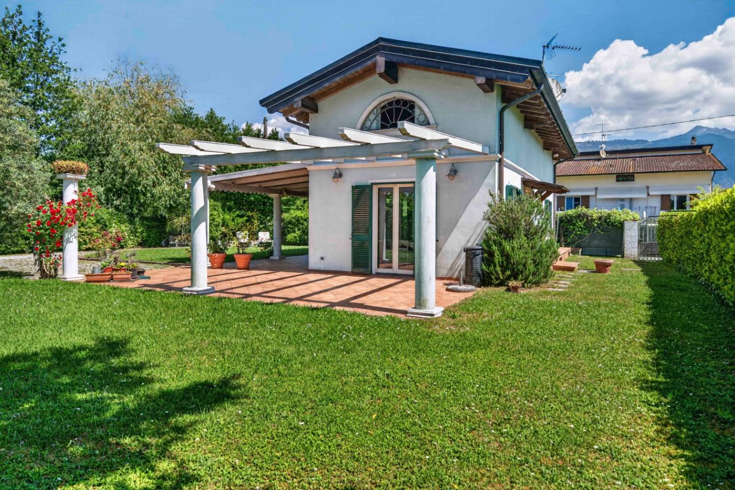 Casa indipendente con giardino, Massa poveromo