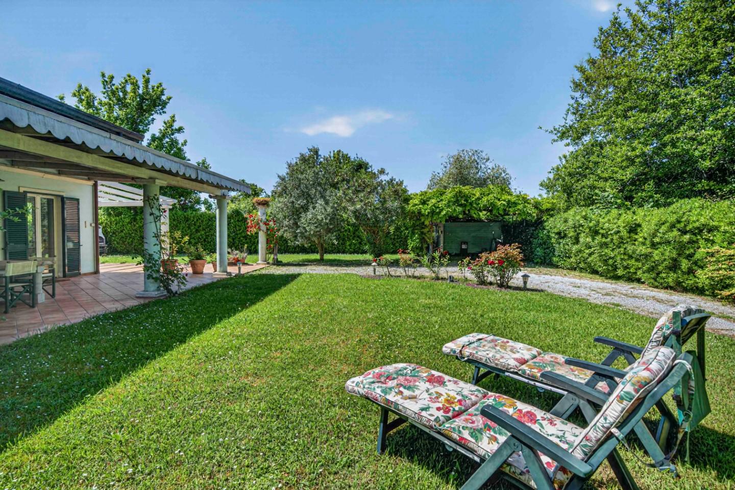 Casa indipendente con giardino, Massa poveromo