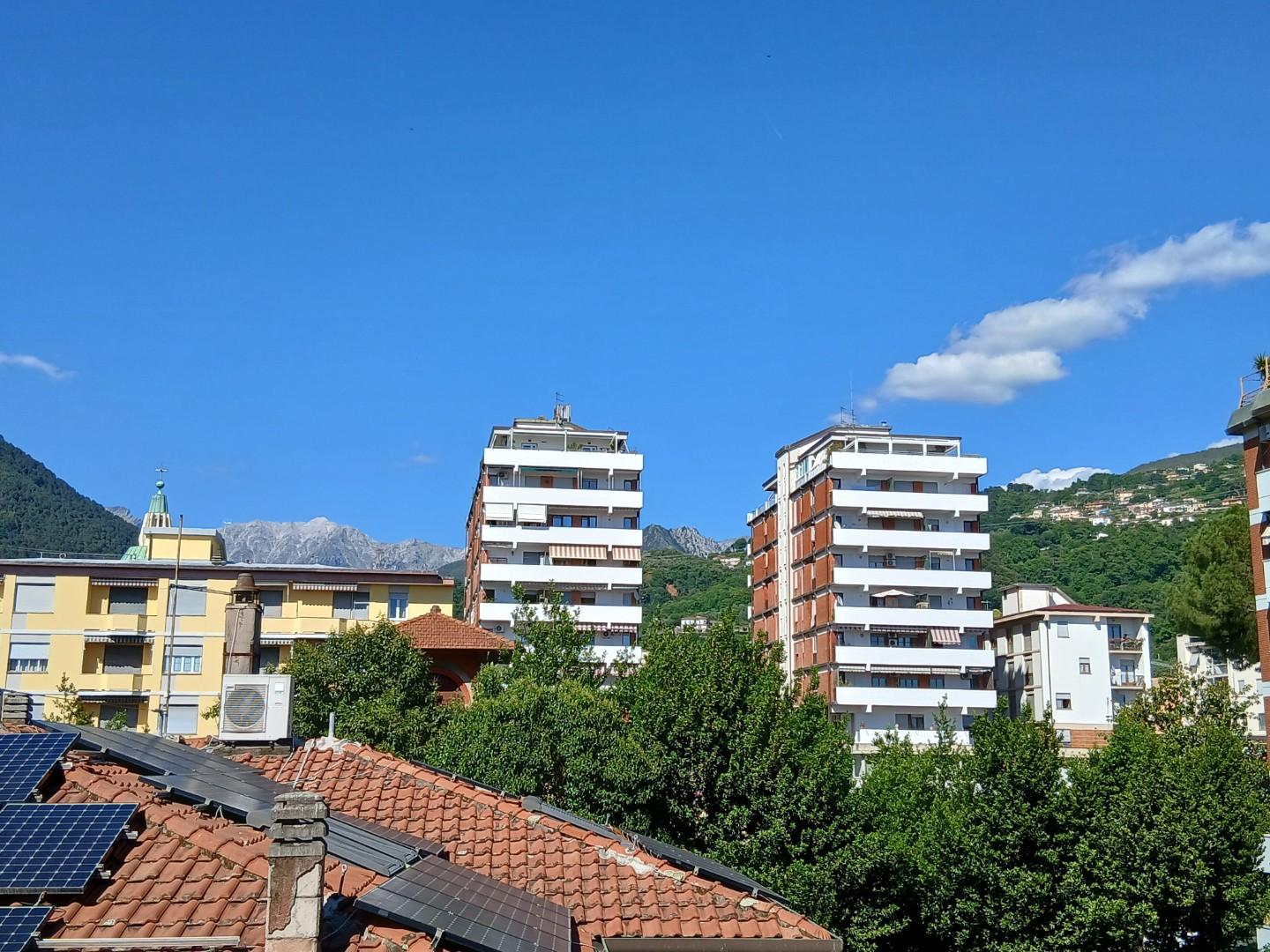 Appartamento con terrazzi, Massa centro