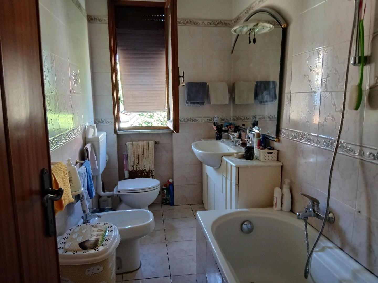 Appartamento con terrazzi, Massa centro
