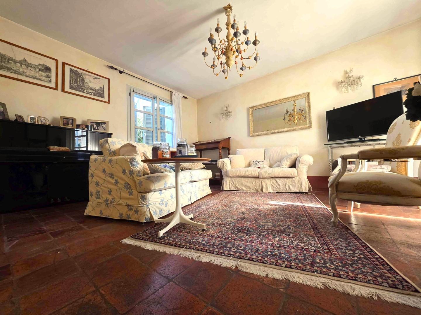 Casa indipendente con giardino a Massa