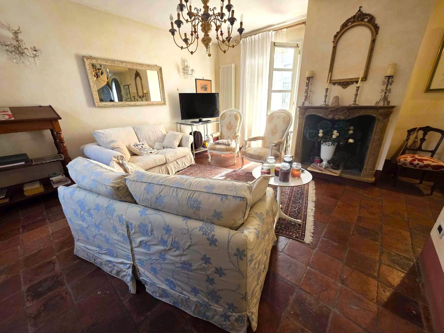 Casa indipendente con giardino a Massa