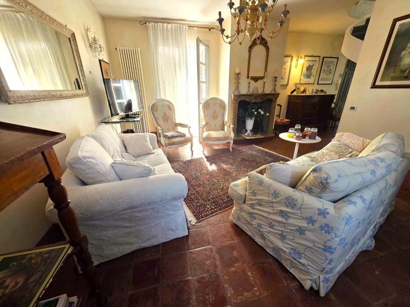 Casa indipendente con giardino a Massa
