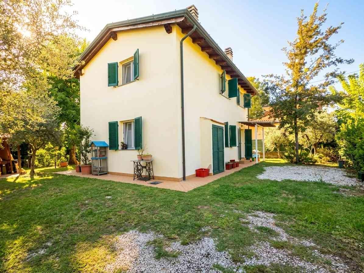 Casa indipendente con giardino, Montignoso cinquale