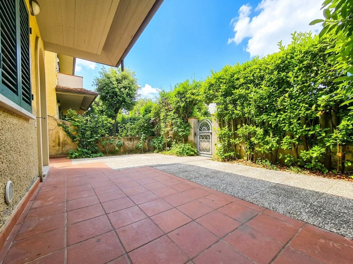 Villa con giardino, Massa marina di