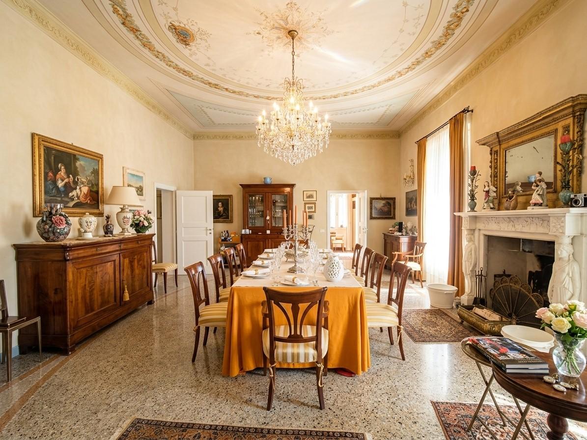 Villa con giardino, Massa ronchi