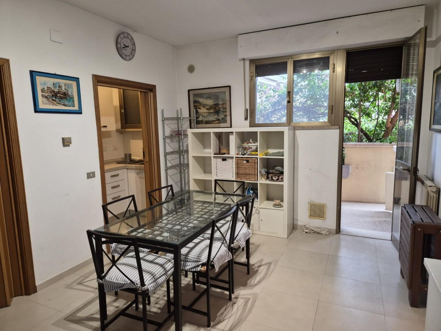 Quadrilocale con terrazzo, Massa marina di