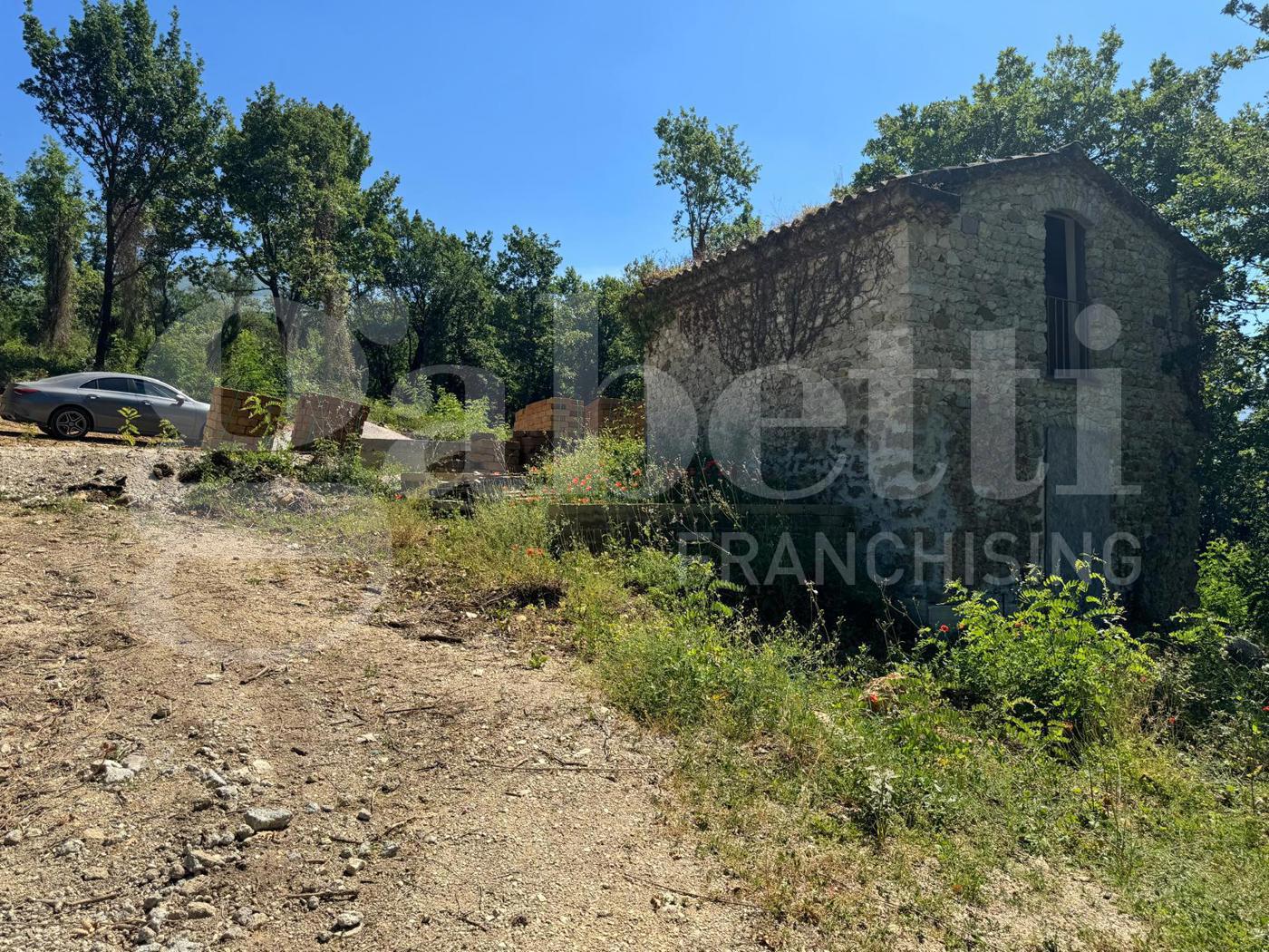 Casa indipendente con giardino a San Potito Sannitico