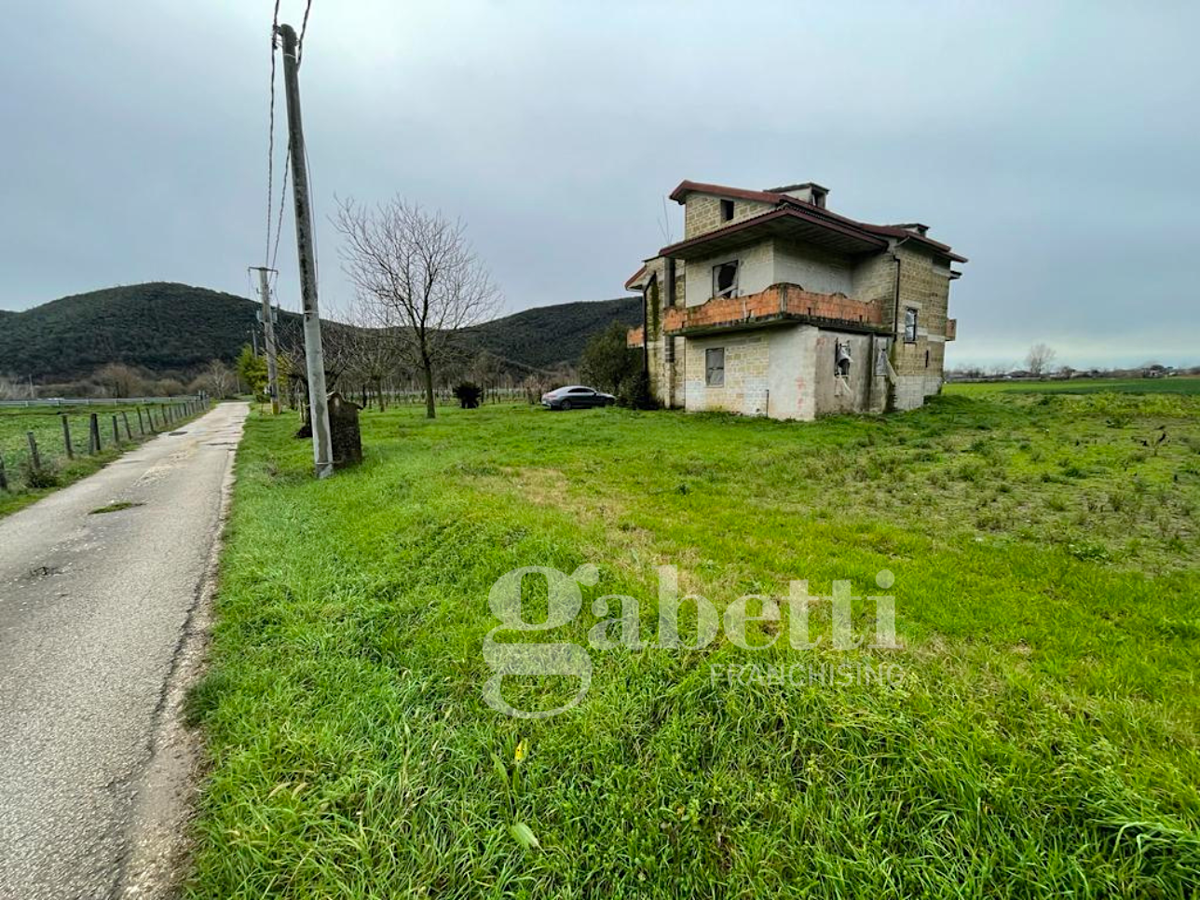 Casa indipendente con giardino a Pietravairano