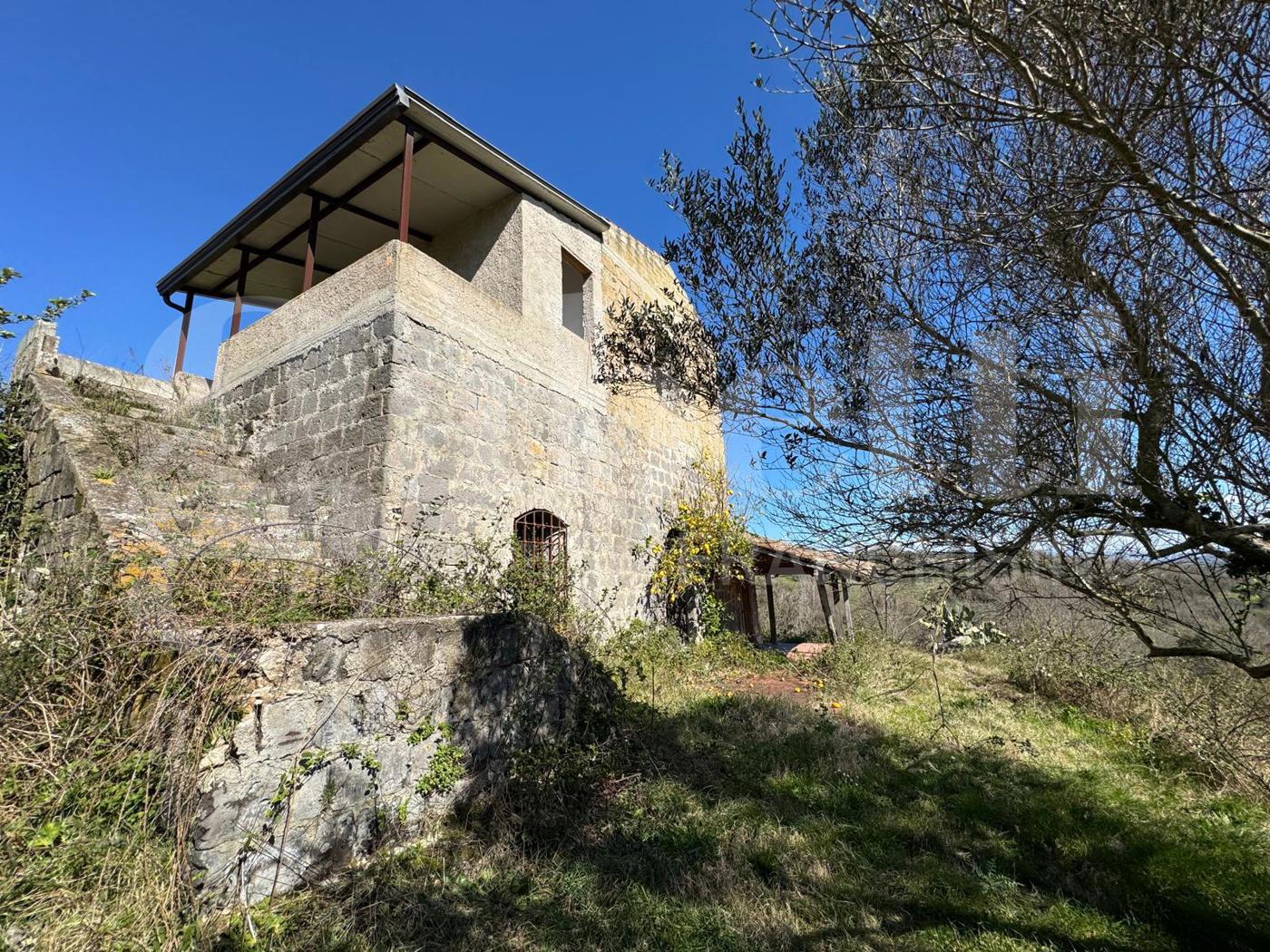 Casa indipendente con giardino a Castel Campagnano