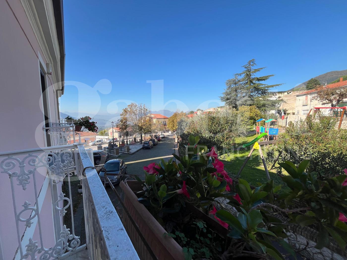 Villa con giardino a Raviscanina