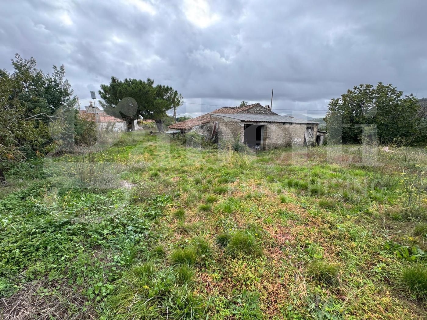 Rustico con giardino a Liberi