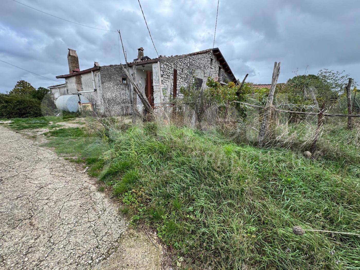 Casa indipendente con giardino a Liberi