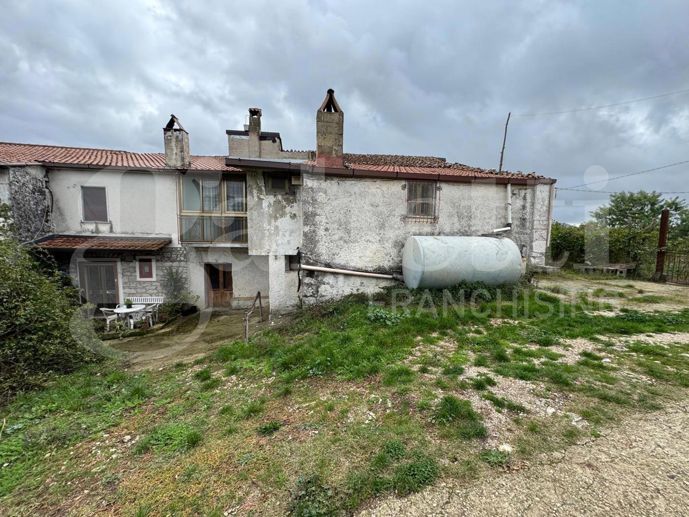 Casa indipendente con giardino a Liberi