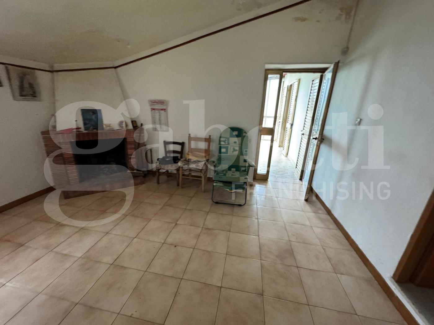 Casa indipendente con giardino a Liberi