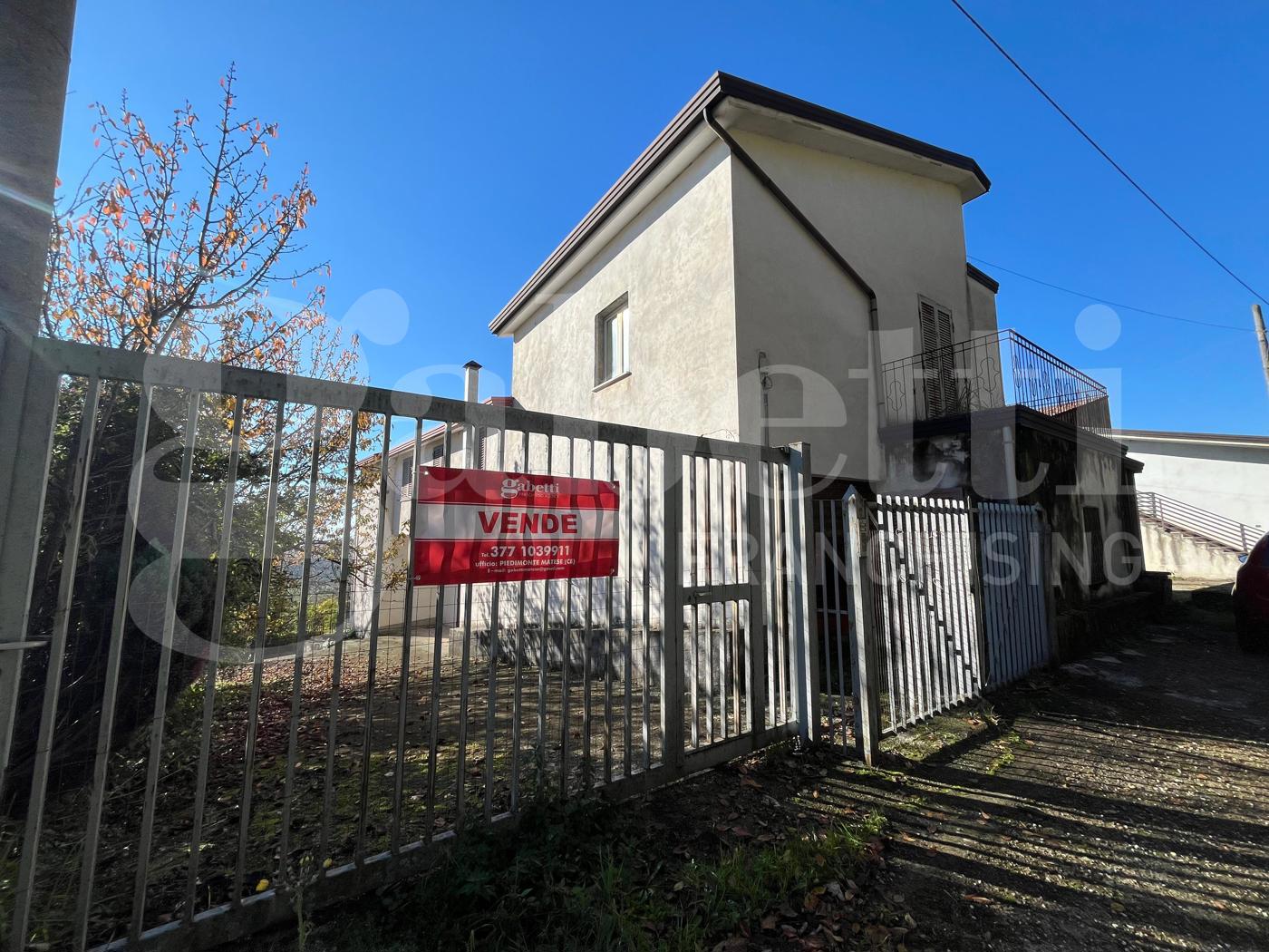 Casa indipendente con giardino a Gioia Sannitica