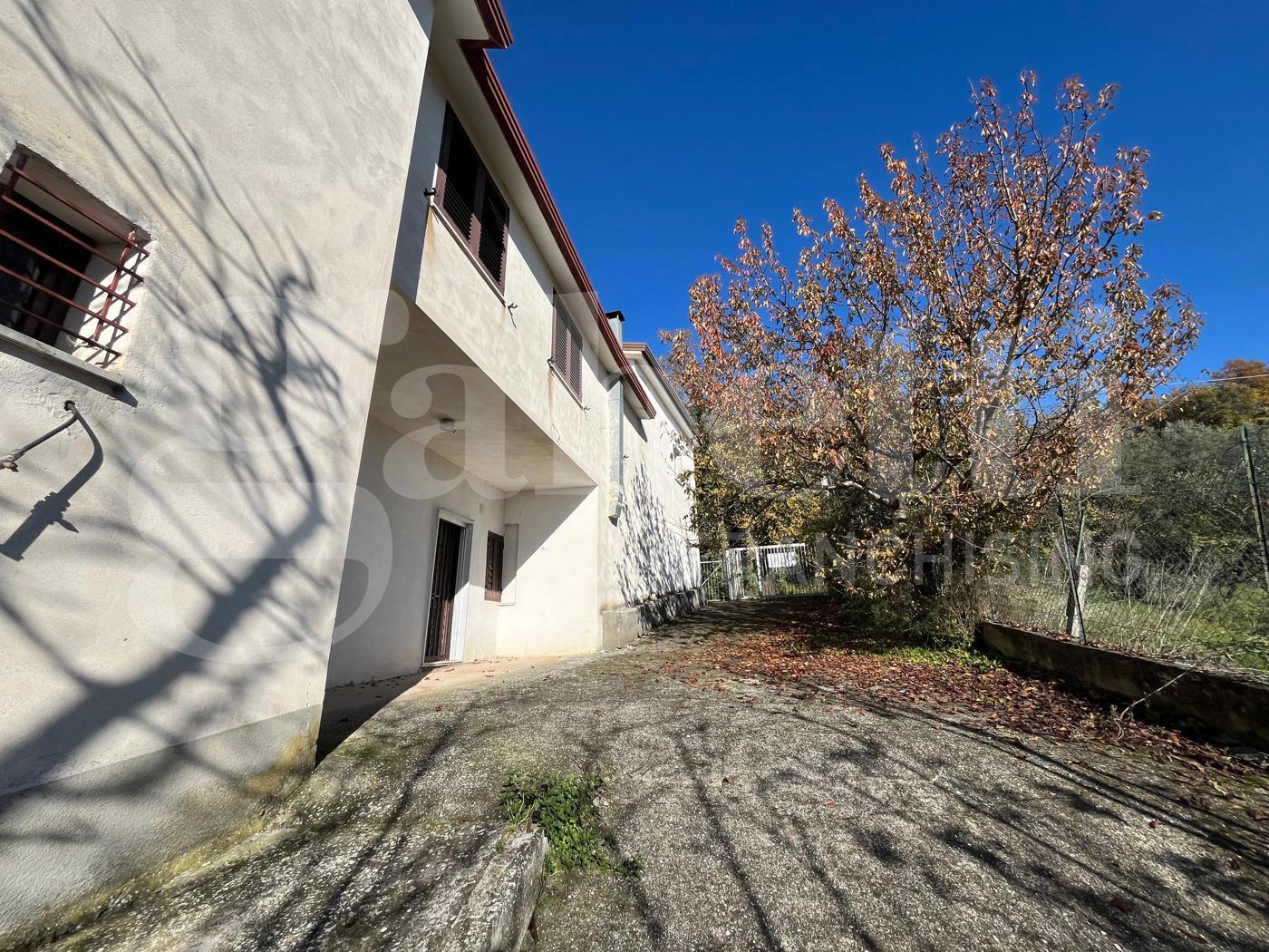 Casa indipendente con giardino a Gioia Sannitica