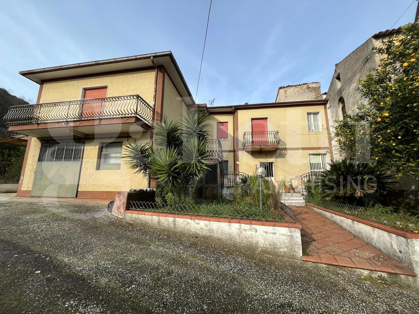 Casa indipendente con giardino a Dragoni