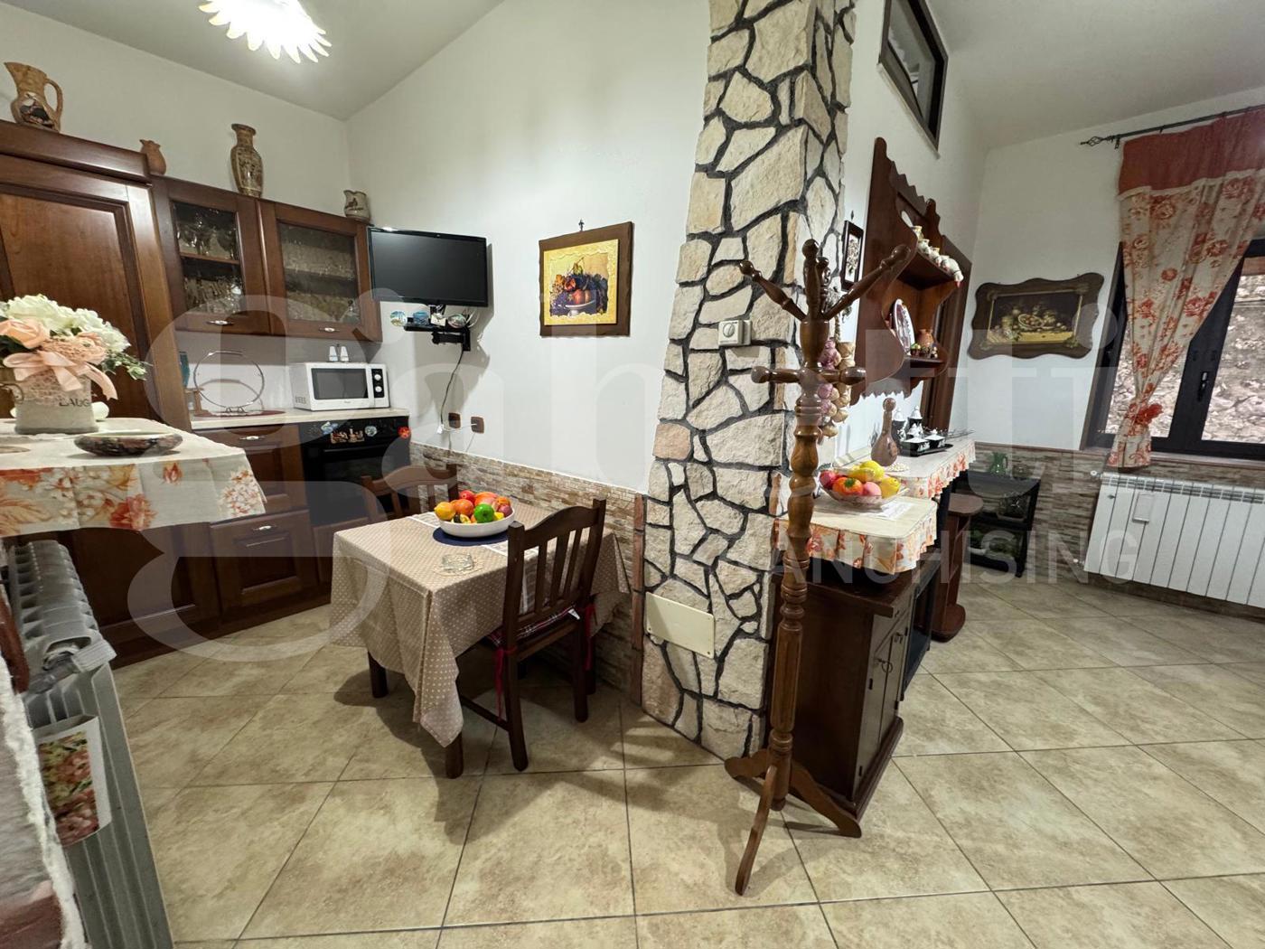 Casa indipendente in vendita a Pratella