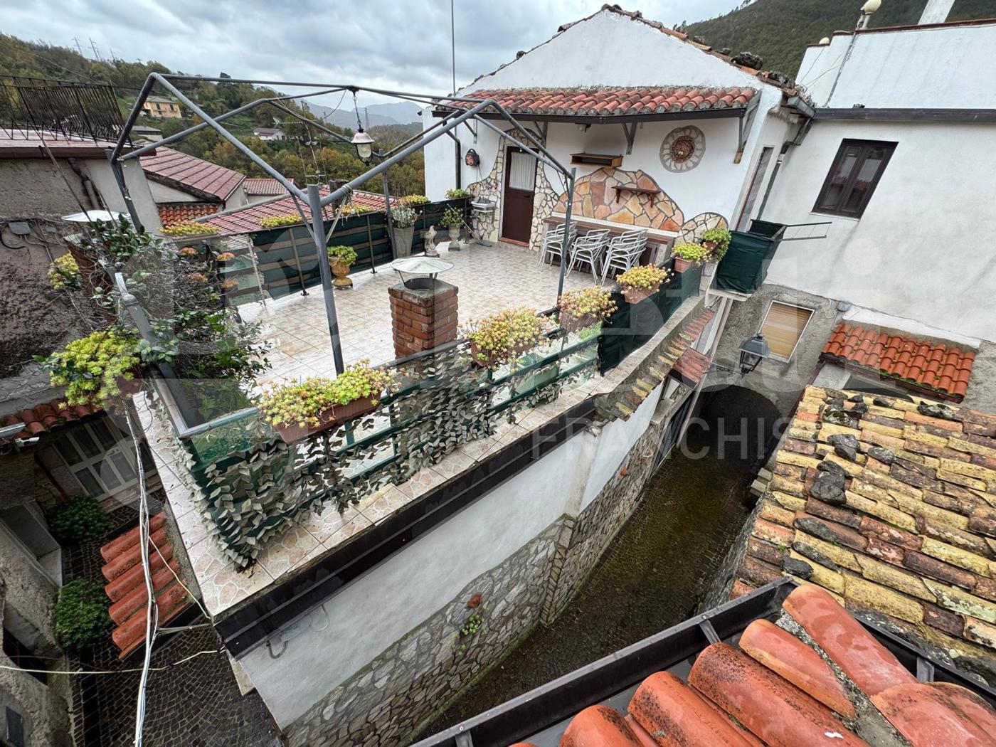 Casa indipendente in vendita a Pratella
