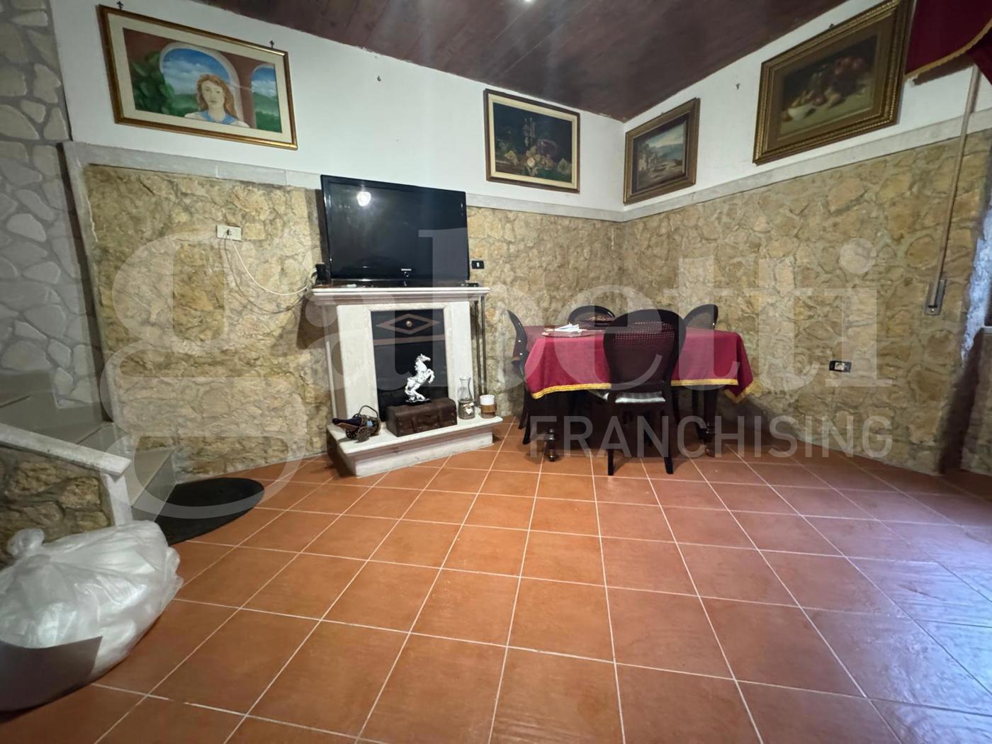 Casa indipendente in vendita a Pratella