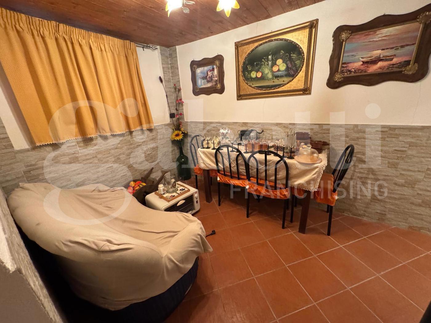Casa indipendente in vendita a Pratella