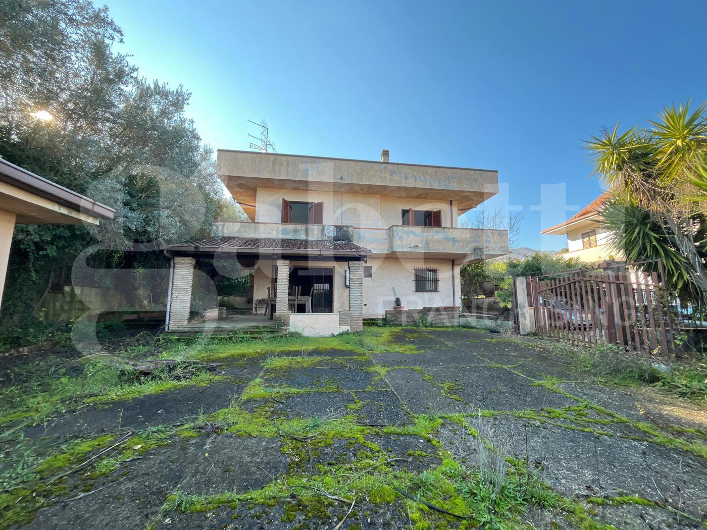 Casa indipendente con giardino a Alvignano