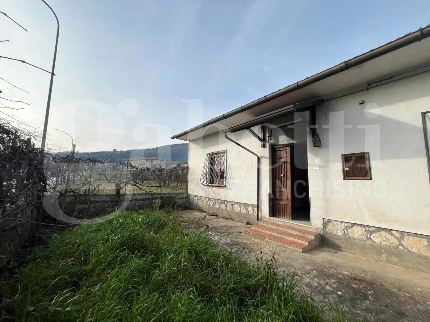 Casa indipendente con giardino a Alvignano