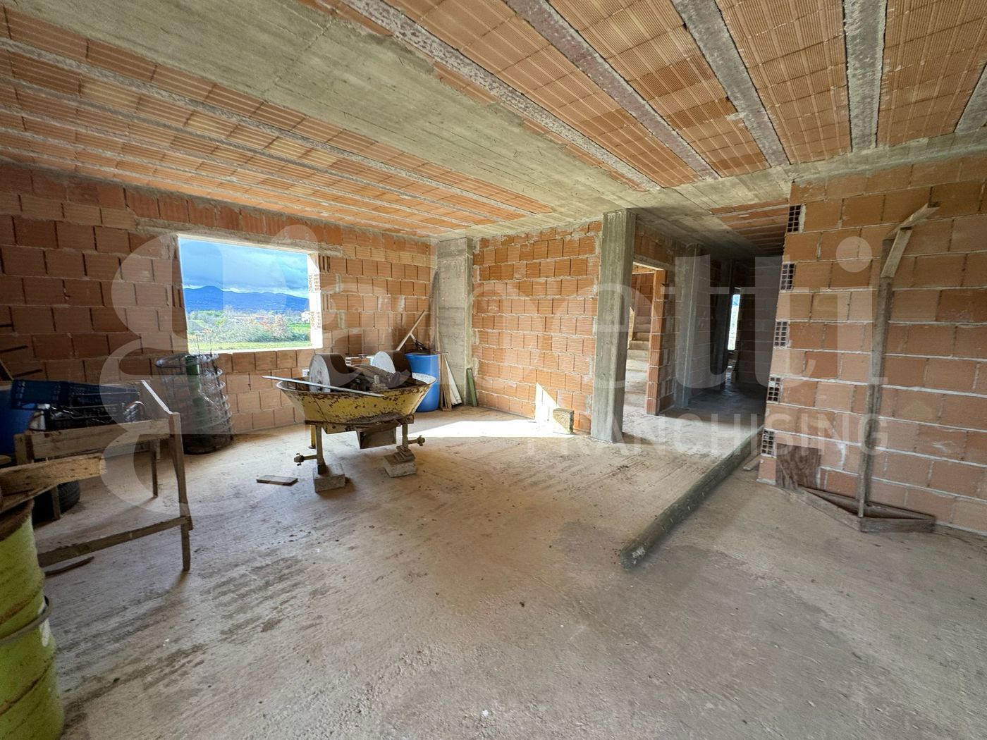 Villa con giardino a Pratella