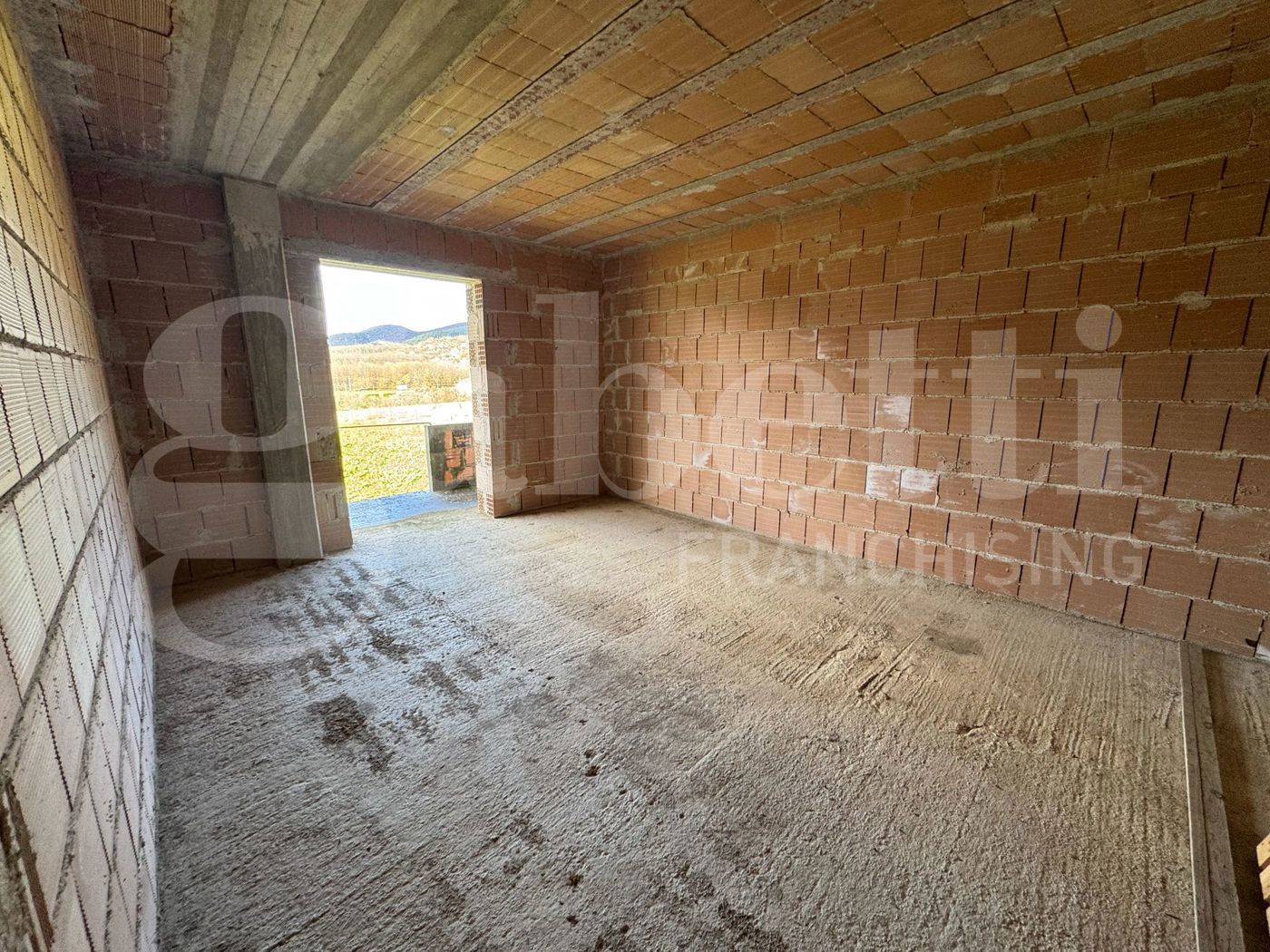 Villa con giardino a Pratella