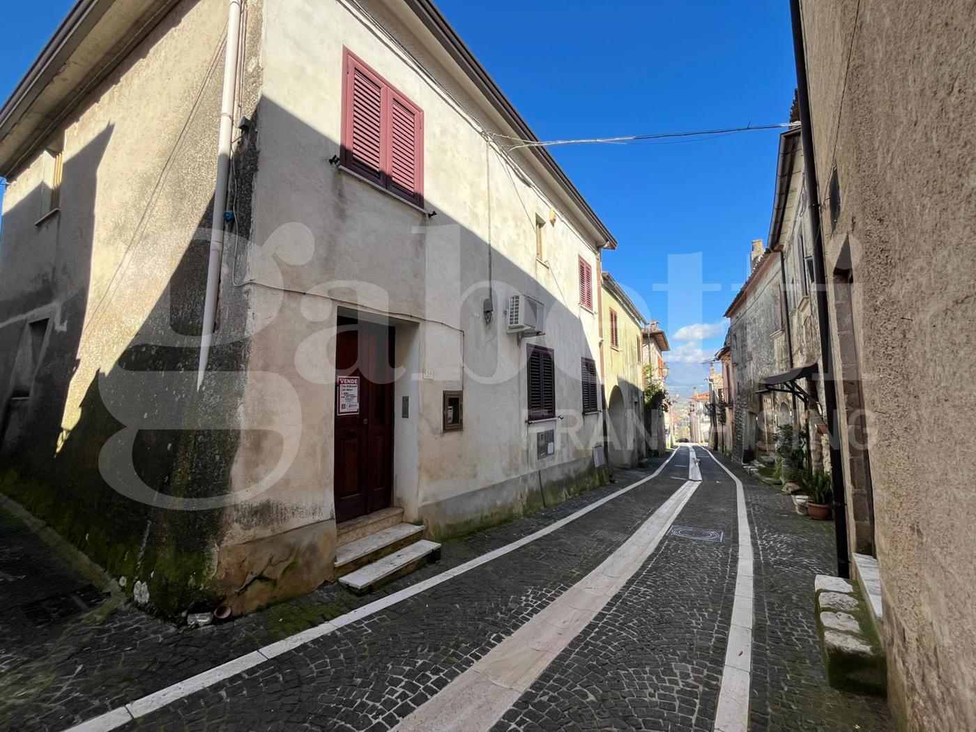 Casa indipendente con giardino a Alvignano