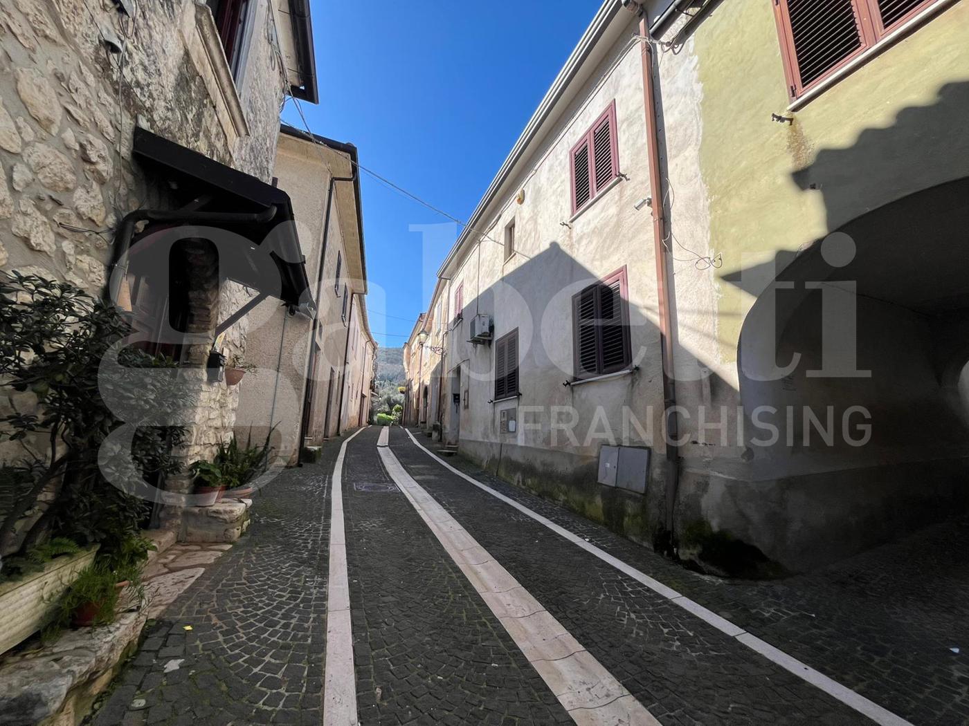 Casa indipendente con giardino a Alvignano