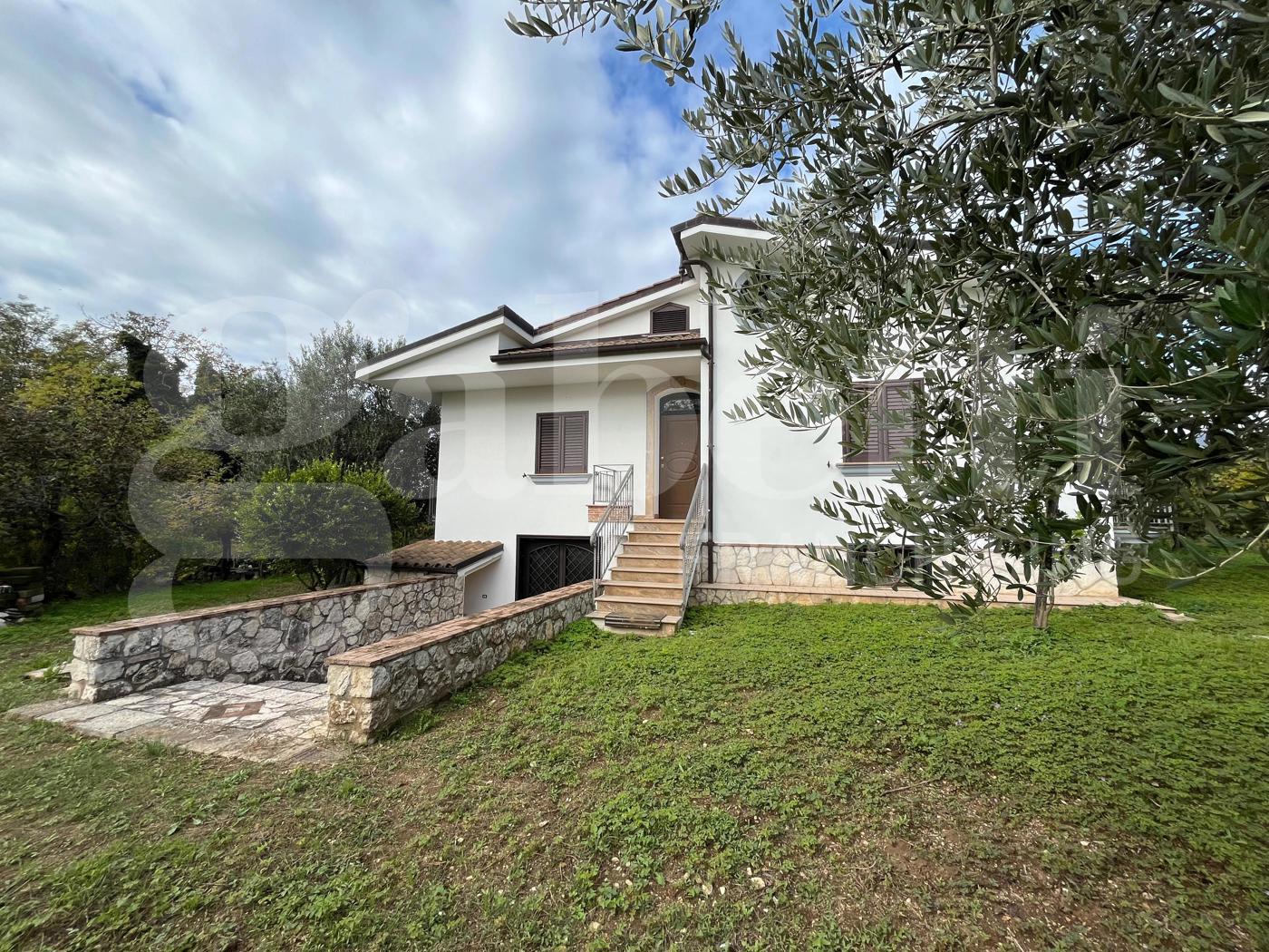 Villa con giardino a San Potito Sannitico