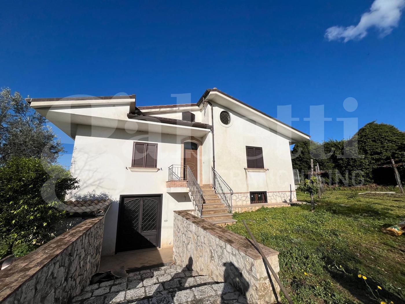 Villa con giardino a San Potito Sannitico