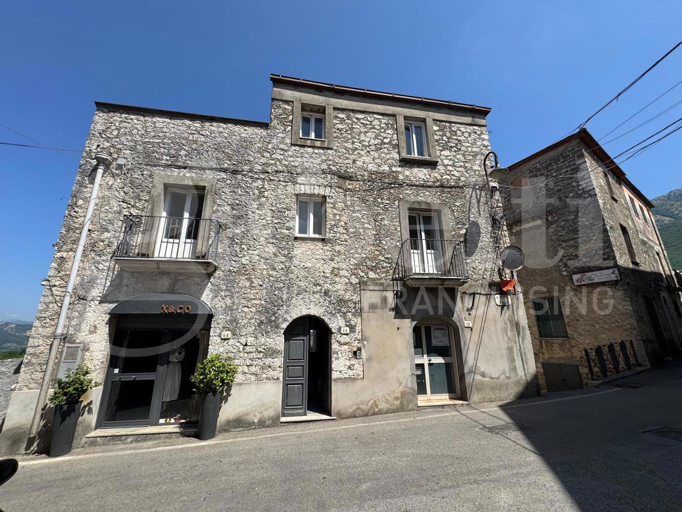 Stabile/Palazzo in vendita a Prata Sannita