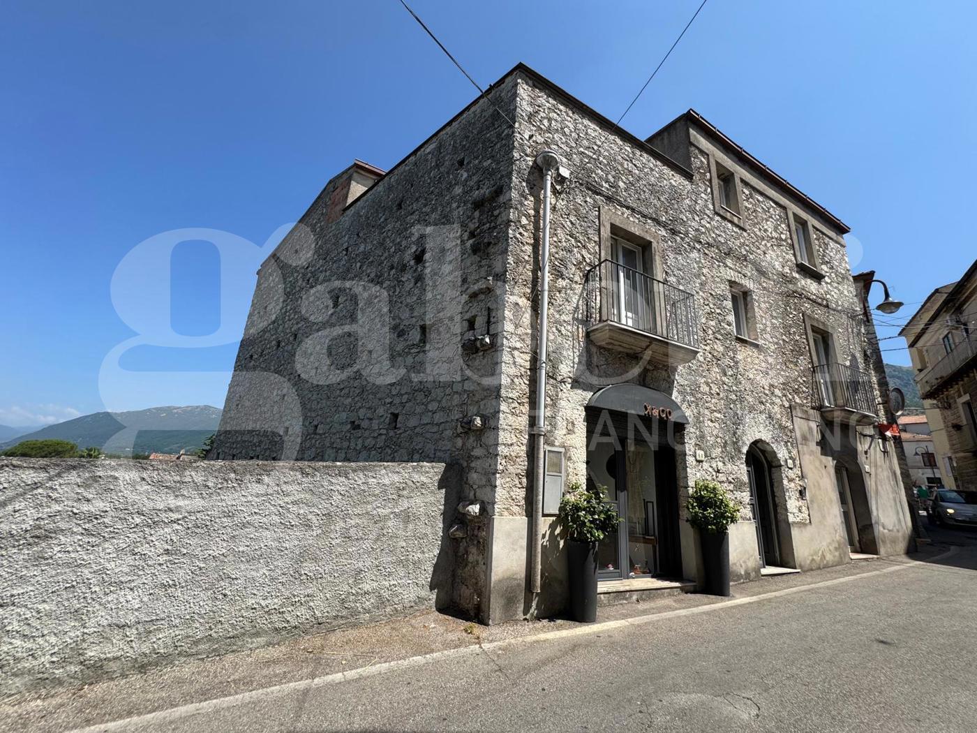 Stabile/Palazzo in vendita a Prata Sannita