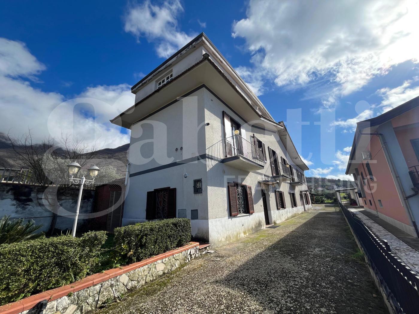 Casa indipendente con giardino a Gioia Sannitica