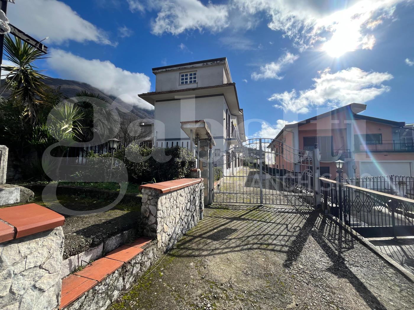 Casa indipendente con giardino a Gioia Sannitica