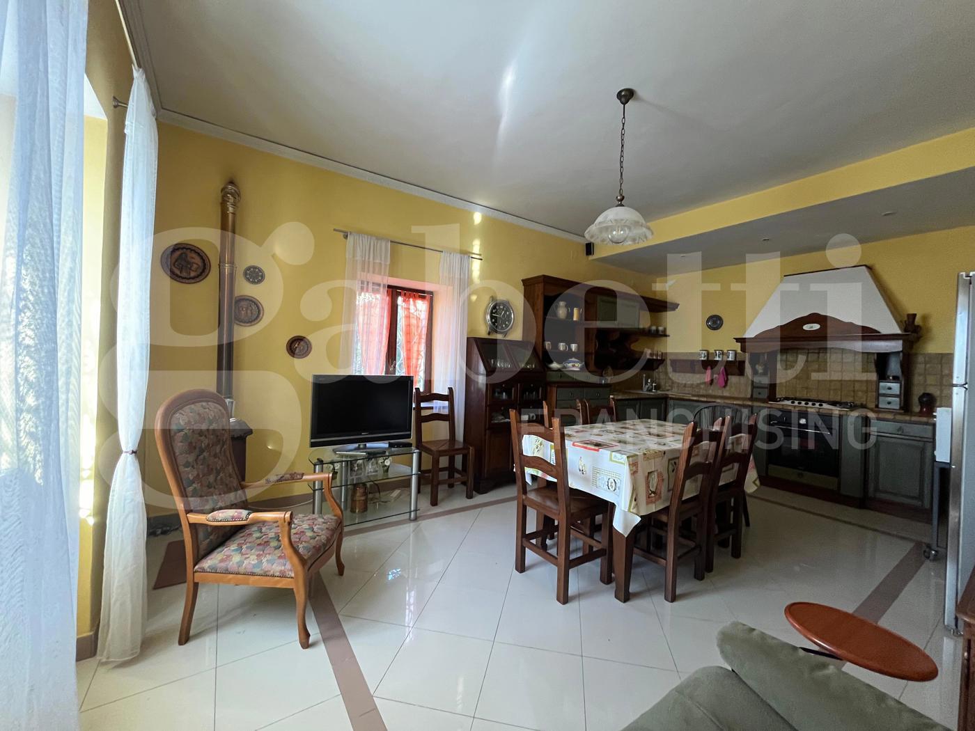 Casa indipendente con giardino a Gioia Sannitica