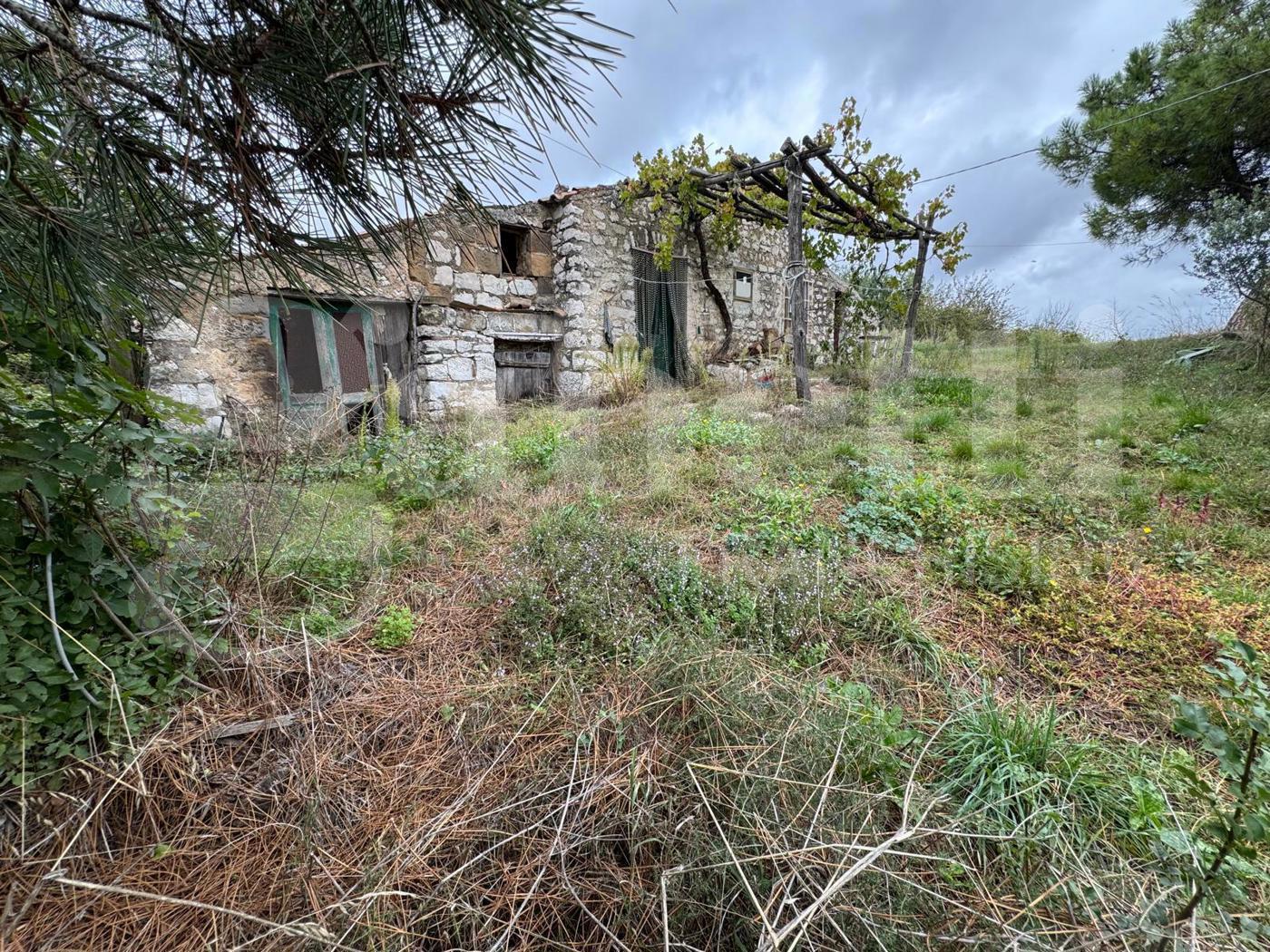 Rustico con giardino a Liberi