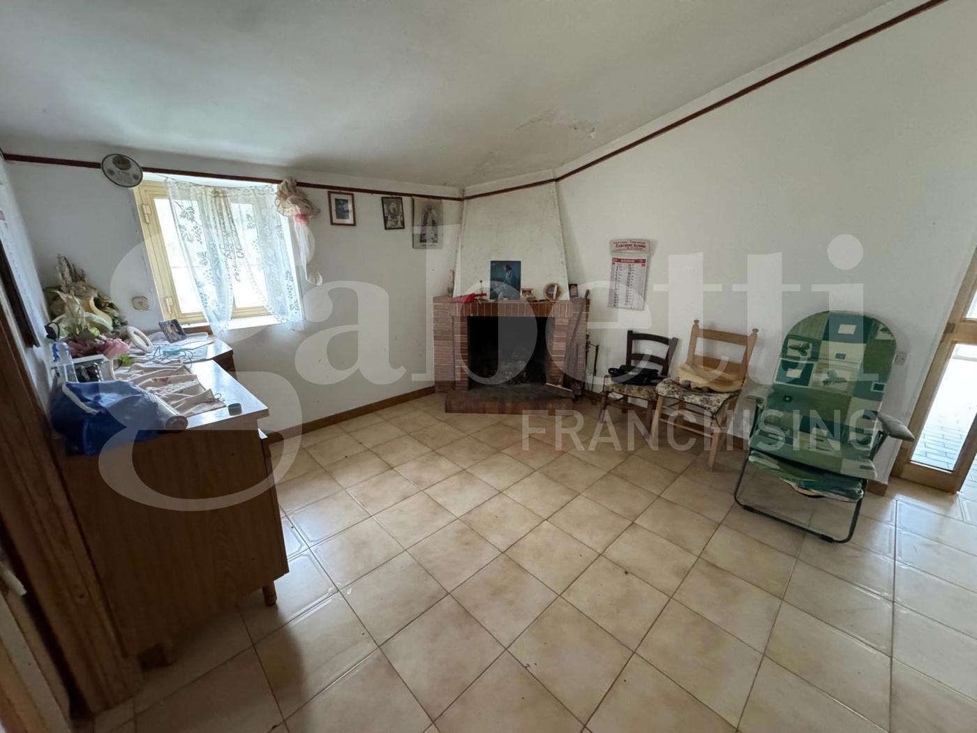 Casa indipendente con giardino a Liberi