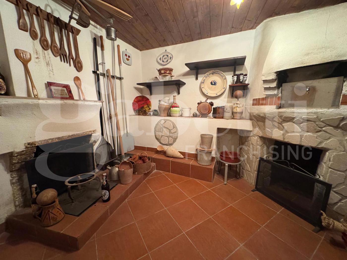 Casa indipendente in vendita a Pratella