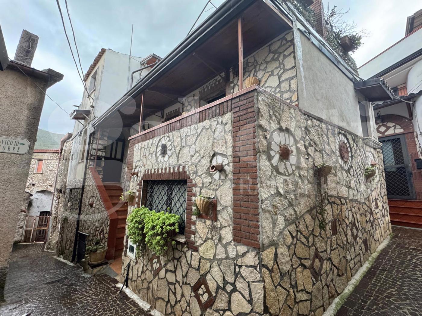 Casa indipendente in vendita a Pratella