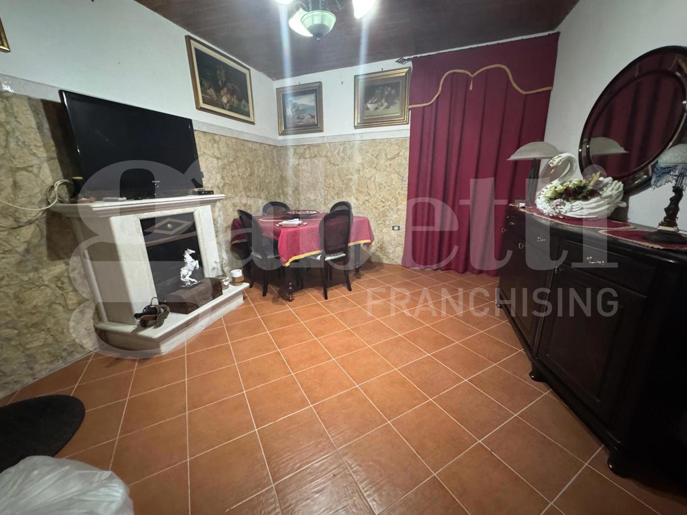 Casa indipendente in vendita a Pratella