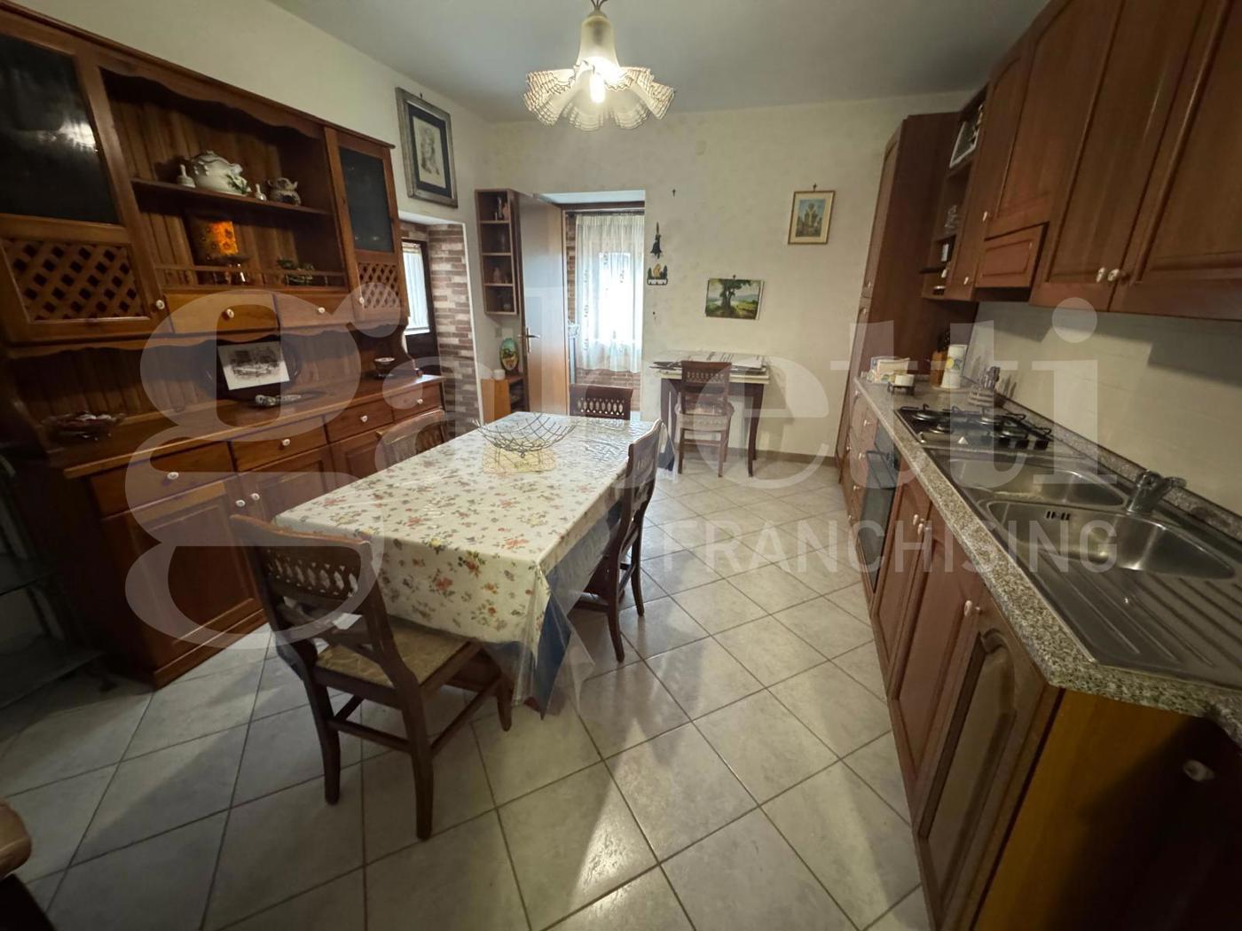 Casa indipendente in vendita a Pratella