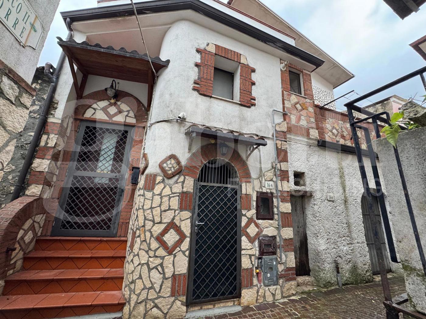 Casa indipendente in vendita a Pratella